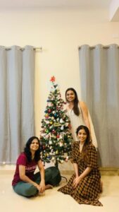 Athmiya Instagram - Christmas is hereeeee🎄🧑‍🎄 Just small happiness♥️ #christmastree #christmasfun -#justsmallhappiness