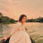 Athmiya Instagram - Drenched in Sun ☀️ @sameeh_photography @_sapnas_makeover @nimo_designer_studio @m_uhammed_sap @parakkat_jewels @ekanthaala