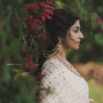 Athmiya Instagram - One Full moon day 🌕 ❤️ 📸 @sameeh_photography 👗 @nimo_designer_studio 💄 and hair @_sapnas_makeover Accessories @parakkat_jewels Styling @m_uhammed_sap Location @ekanthaala