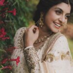 Athmiya Instagram - One Full moon day 🌕 ❤️ 📸 @sameeh_photography 👗 @nimo_designer_studio 💄 and hair @_sapnas_makeover Accessories @parakkat_jewels Styling @m_uhammed_sap Location @ekanthaala