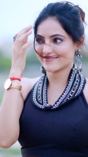 Athulya Ravi Instagram - En paarvai unnodu ❤️ #loveyourself #beach #song #beachair #2023recap !! 
Video @sathyaphotography3