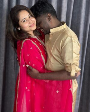 Atlee Kumar Instagram - Wishing you and your family a very very happy and prosperous Diwali ❤️💥
#firstdiwaliformeer❤️ #homesweethome🏡 #mumbai