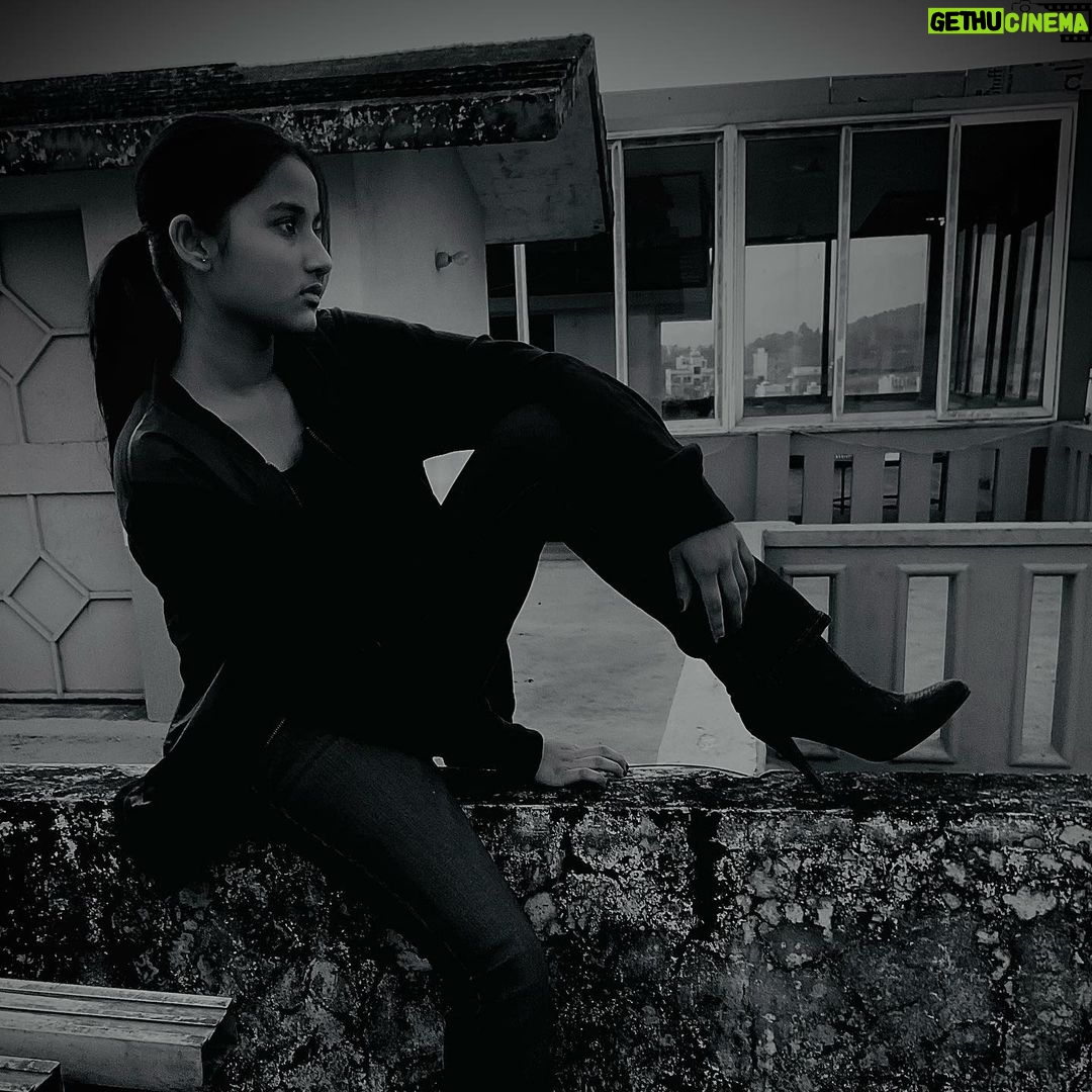 Aurra Bhatnagar Badoni Instagram - ✨🤍 Remember that happiness is a way of travel not a destination 🖤✨