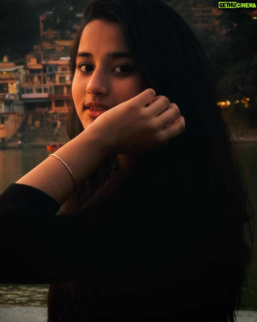 Aurra Bhatnagar Badoni Instagram - Wildly dreaming ☁🌙✨ 📸: @deeptibhatnagarbadoni / @lovealchemi Rishikesh ऋषिकेश