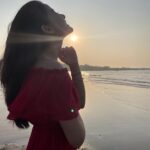 Aurra Bhatnagar Badoni Instagram - Sooraj ki baahon mein, ab hai yeh zindagi / Kirne hain saanson mein, baaton mein roshni…🌞📸 @prakritikasparsh #photooftheday #mumbaidairies #instagood #instamood Mumbai, Maharashtra