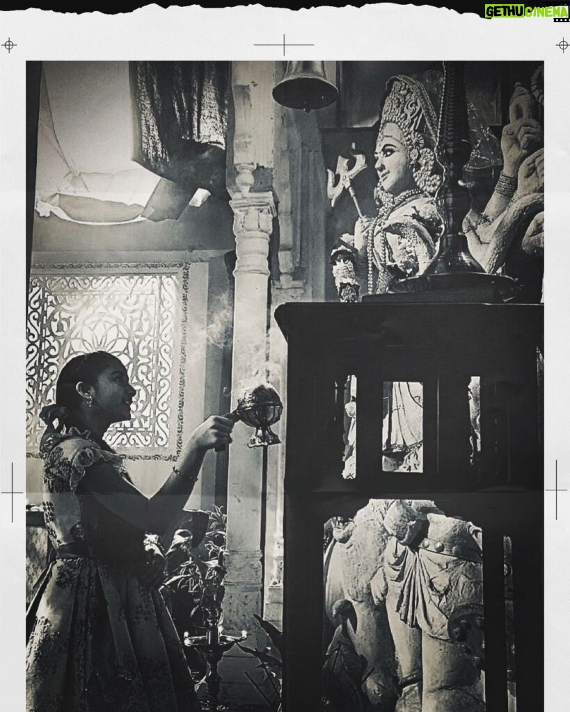 Aurra Bhatnagar Badoni Instagram - ✨🙏 Caption this ✨🙏 #durga #durgamaa #goodmorning #jaidurgamaa #aurra #aurrabhatnagarbadoni
