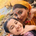 Aurra Bhatnagar Badoni Instagram - Sampoorna and Durga love 💕 She makes every moment into a beautiful memory 💕💕 You’ll be in my heart forever babygirl 💖💖 #love #bondforlife #durgaaurcharu #instareels #livingmybestlife #livingeverymoment #behindthescenes #fun #songsilove