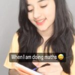 Aurra Bhatnagar Badoni Instagram - 😅🫣 #jokes #funnyvideos #funny #funnyreels #instagram #instadaily #insta #meta