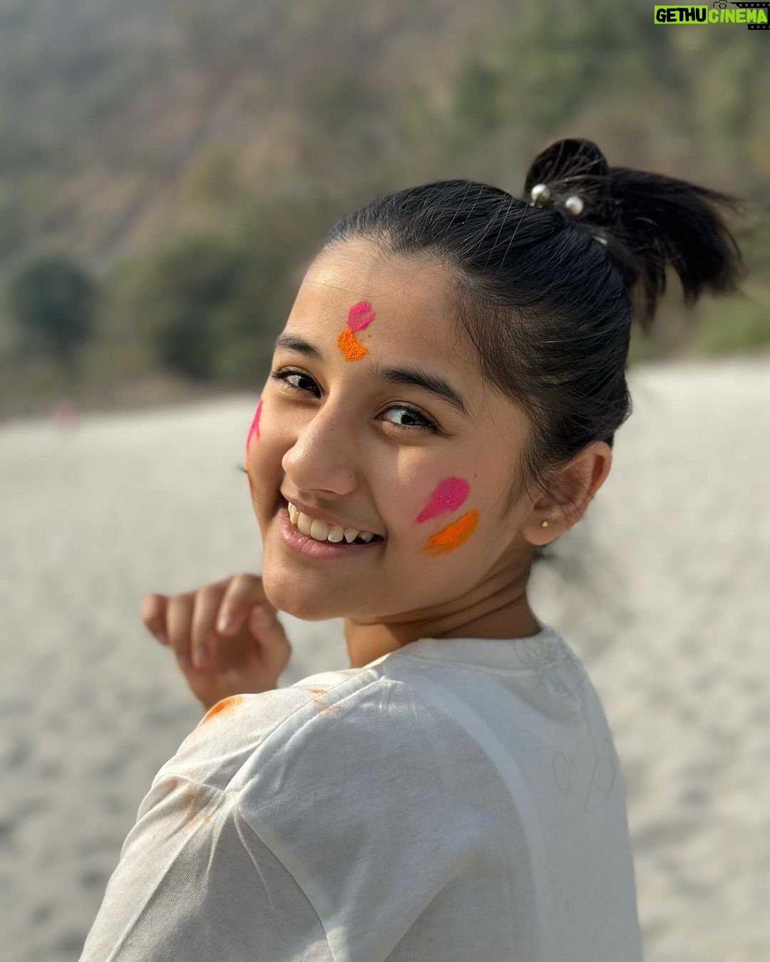 Aurra Bhatnagar Badoni Instagram - Wishing You A Colorful Day A Colorful Life.” ...happy holi 🌈