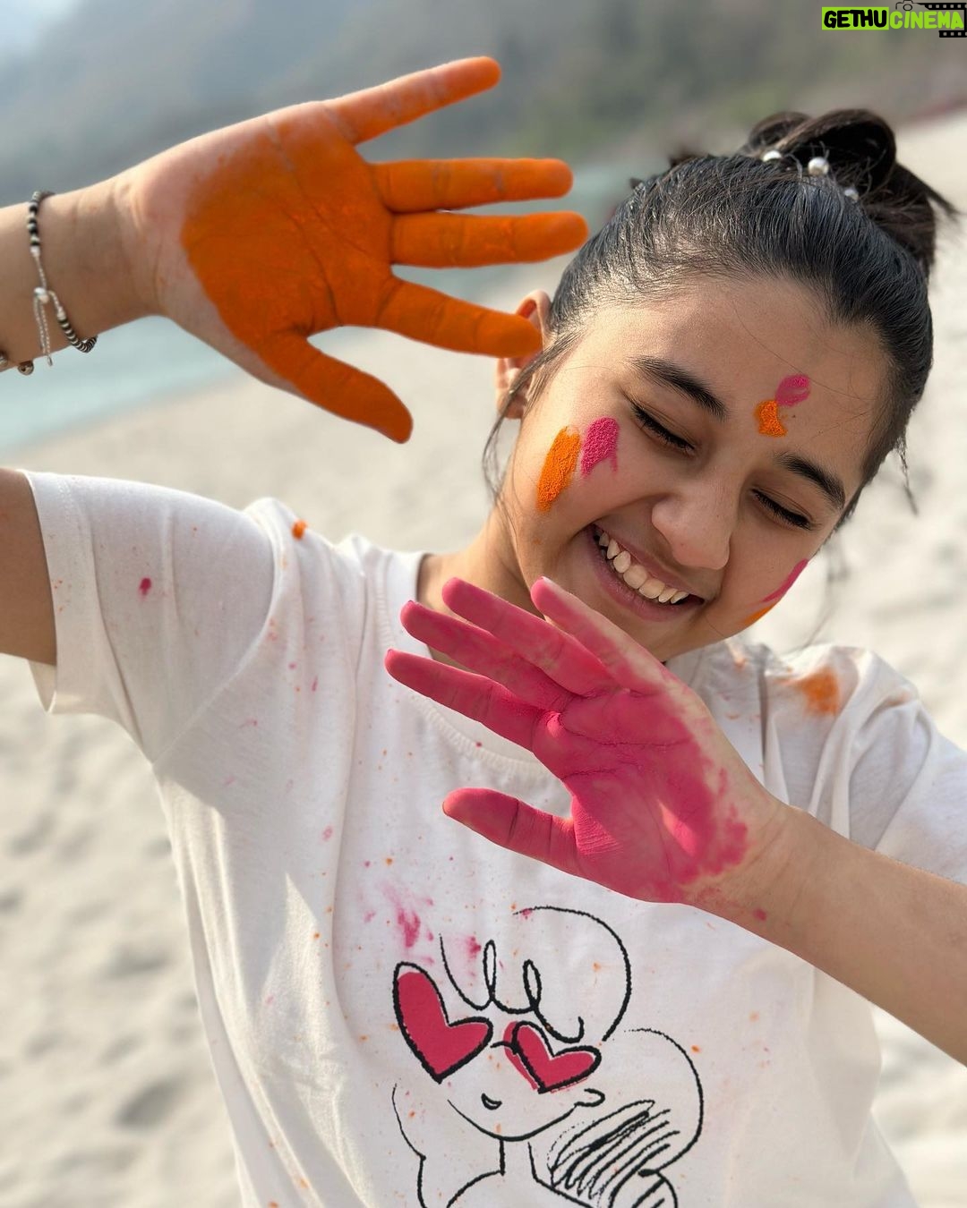 Aurra Bhatnagar Badoni Instagram - Wishing You A Colorful Day A Colorful Life.” ...happy holi 🌈