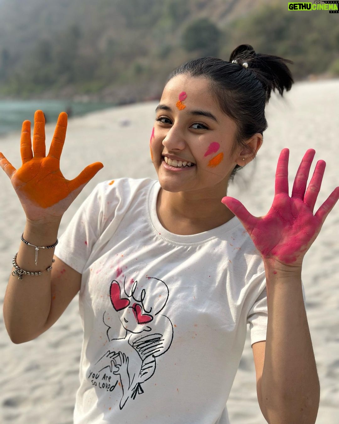 Aurra Bhatnagar Badoni Instagram - Wishing You A Colorful Day A Colorful Life.” ...happy holi 🌈