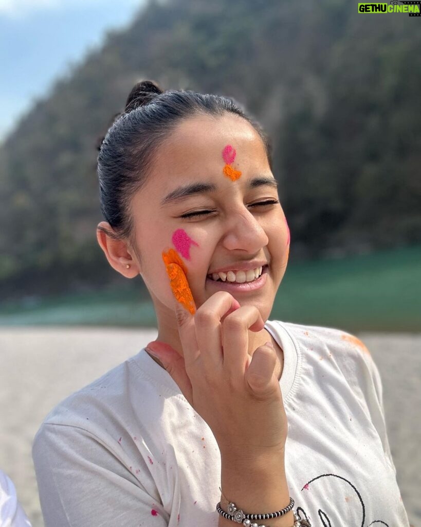 Aurra Bhatnagar Badoni Instagram - Wishing You A Colorful Day A Colorful Life.” ...happy holi 🌈