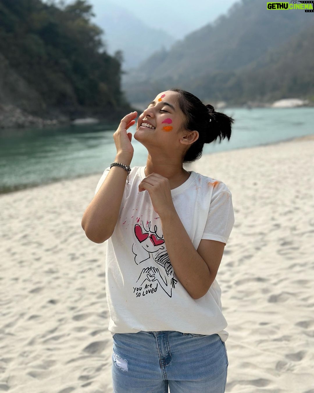 Aurra Bhatnagar Badoni Instagram - Wishing You A Colorful Day A Colorful Life.” ...happy holi 🌈