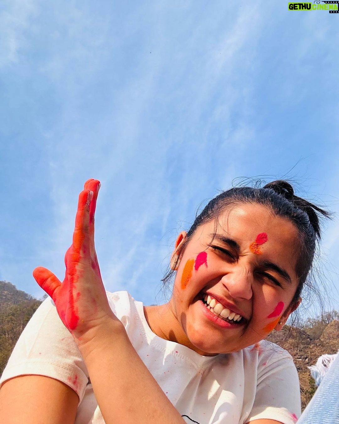 Aurra Bhatnagar Badoni Instagram - Wishing You A Colorful Day A Colorful Life.” ...happy holi 🌈