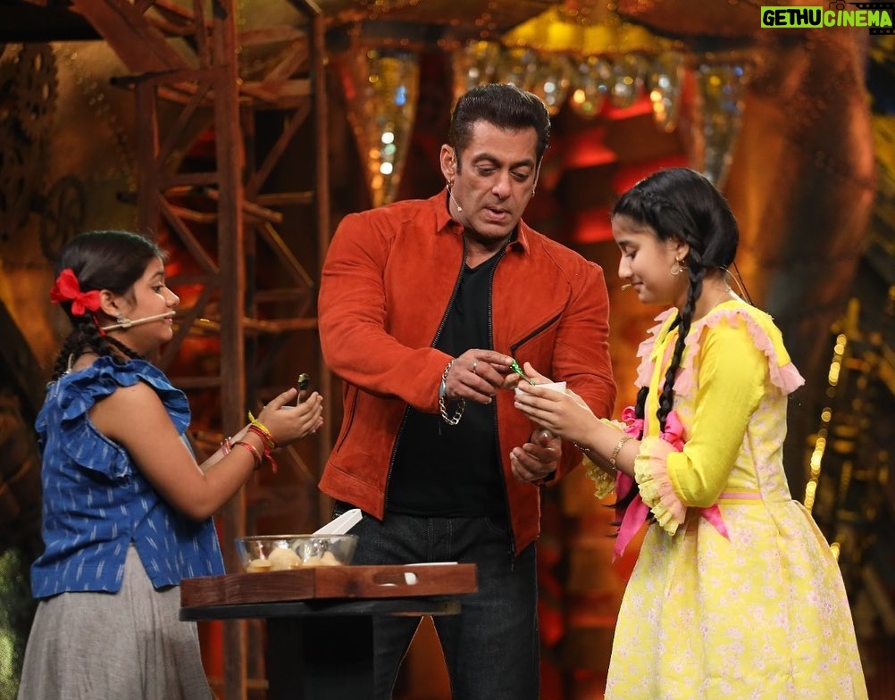 Aurra Bhatnagar Badoni Instagram - It was awesome experience in big boss last night …. Don’t forget 12 dec “Durga & Charu “on colors tv at 8.30 pm Mumbai, Maharashtra