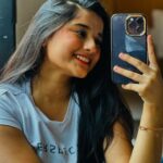 Aurra Bhatnagar Badoni Instagram - Just a random mirror check 🪞🤍✨