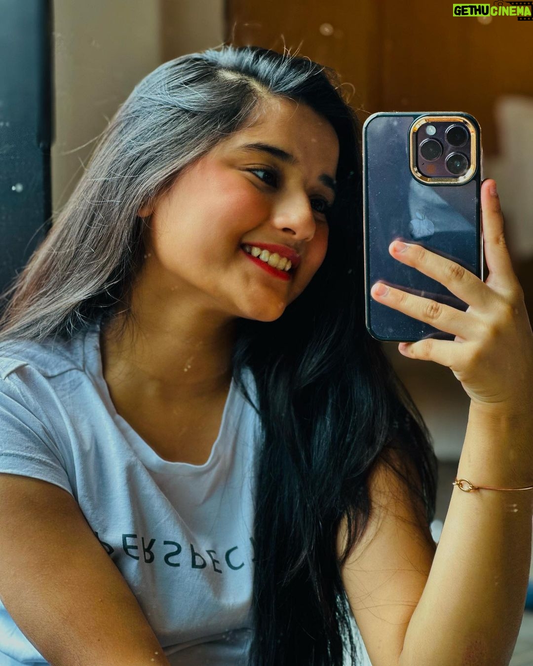 Aurra Bhatnagar Badoni Instagram - Just a random mirror check 🪞🤍✨