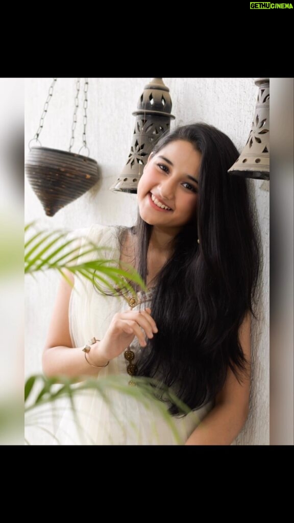 Aurra Bhatnagar Badoni Instagram - Just another royal look 🦢🪘🐚🤍✨ 📸: @shutterjuicestudio