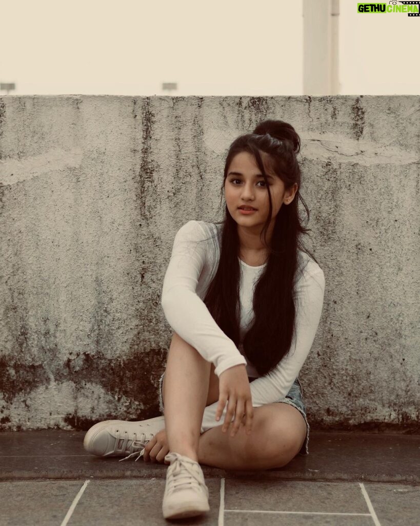 Aurra Bhatnagar Badoni Instagram - 🦋🤎✨ Set yourself free 🦋🤎✨ 📸: @shutterjuicestudio Imtiyaz sayyed