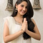 Aurra Bhatnagar Badoni Instagram – On this auspicious occasion of Ganesh Chaturthi, may the divine blessings of Lord Ganesha illuminate your life with wisdom, success, and good fortune. Ganpati Bappa Morya!📸 @shutterjuicestudio