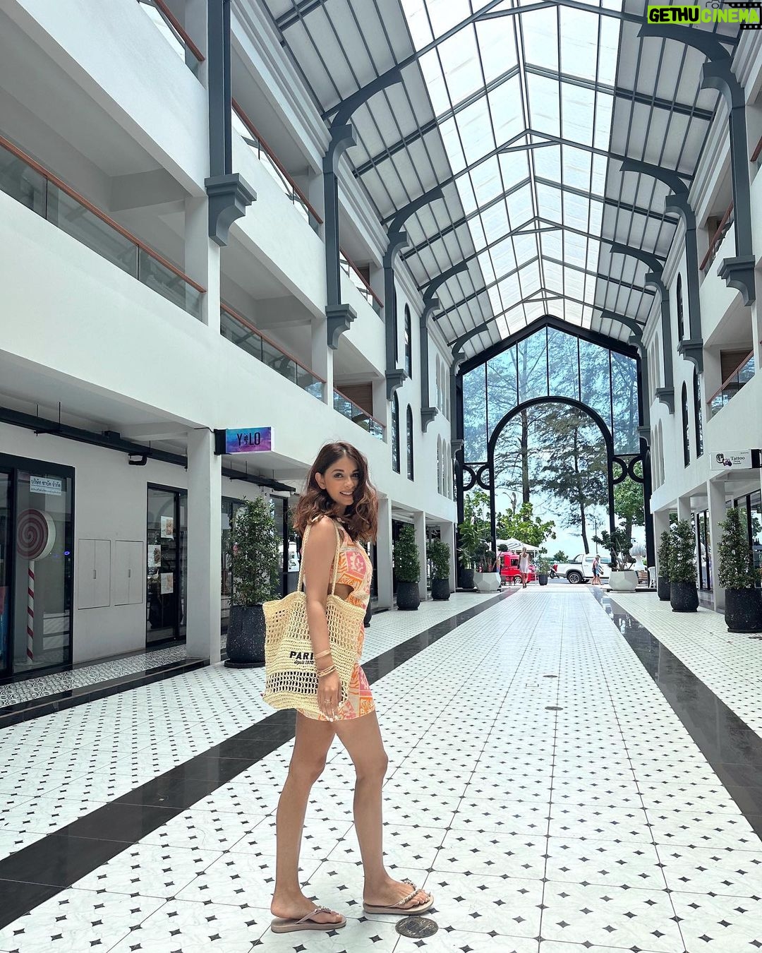 Avantika Hundal - 5.5K Likes - Days that look like this 🌸☀️🍔🥤
Wearing @shopnassh
