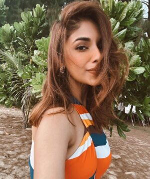 Avantika Hundal Instagram - Holiday dumpies 🐥