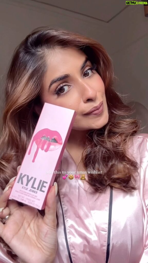 Avantika Hundal Instagram - Absolutely adore this combo I’m wearing lip liner & lipstick from the Kylie lip kit 808