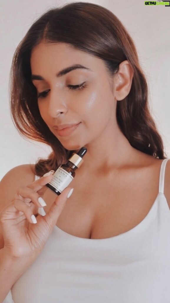 Avantika Hundal Instagram - Awakening to a radiant glow, thanks to Kama Ayurveda’s Kumkumadi Thailam! Using this in my nightly regime is working wonders for my skin. This miraculous beauty fluid is enriched with phytoactives molecules like vitamin A, B, & C, Crocin. This is a perfect synergy of tradition and modern science for skin that radiates timeless beauty. Discover the power or Glow by using kama Ayurveda’s 3 step night time beauty ritual ! 1. prep your skin with pure rose water 2. Apply few drops & massage the kumkumadi oil all over your face and neck 3. Finish the regime with Kama Ayurveda night time brightening cream. Shop kama Ayurveda from @mynykaa now ! #Ad #1 #PowerOfGlow #DiscoverKumkumadi #KamaGlow #CompleteBeautyRitual