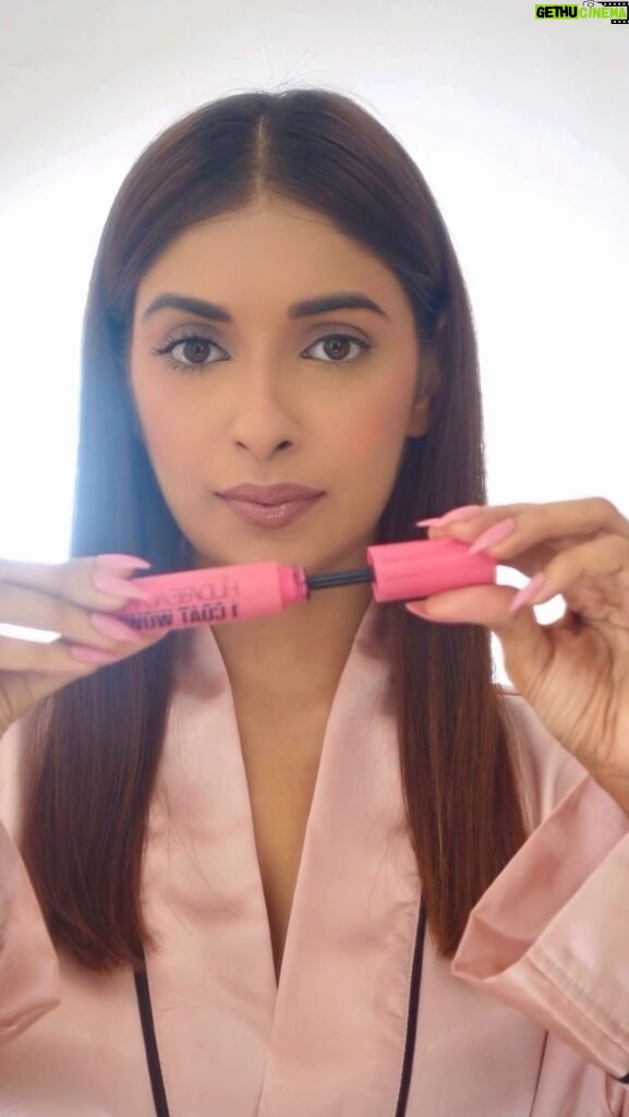 Avantika Hundal Instagram - Oh how I love makeup 💕 Did this mascara hack for days when I don’t wear falsies. I’m wearing the @hudabeauty 1 coat wow mascara. Also, I stole the lash separator from my sister, you can get it from Amazon :) 👌🏽