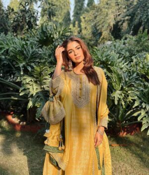 Avantika Hundal Instagram - wedding szn is my favvvv💛