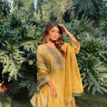 Avantika Hundal Instagram - wedding szn is my favvvv💛