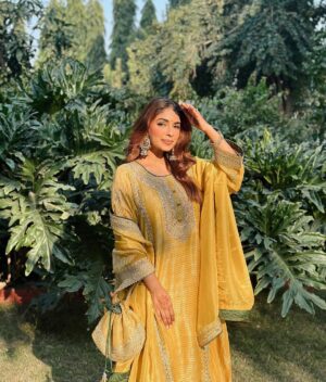 Avantika Hundal Instagram - wedding szn is my favvvv💛