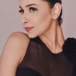 Avantika Hundal Instagram - bold lips make such a statement & I’m obsessed with this @bobbibrownindia burnt cherry luxe matte lip color