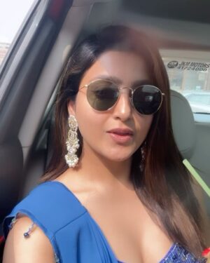 Avantika Mishra Instagram - Wedding in the family! 💙 

Gorgeous saree by @drishtichhabraa 
Styled by @keerthysampath 🤍