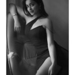 Avantika Mishra Instagram - U N A V A I L ABLE 🖤