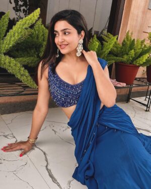 Avantika Mishra Instagram - Wedding in the family! 💙 

Gorgeous saree by @drishtichhabraa 
Styled by @keerthysampath 🤍