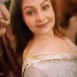 Ayesha Jhulka Instagram - Enjoying… #music #enjoy #dance #instagood #wednesday #mood #instagram