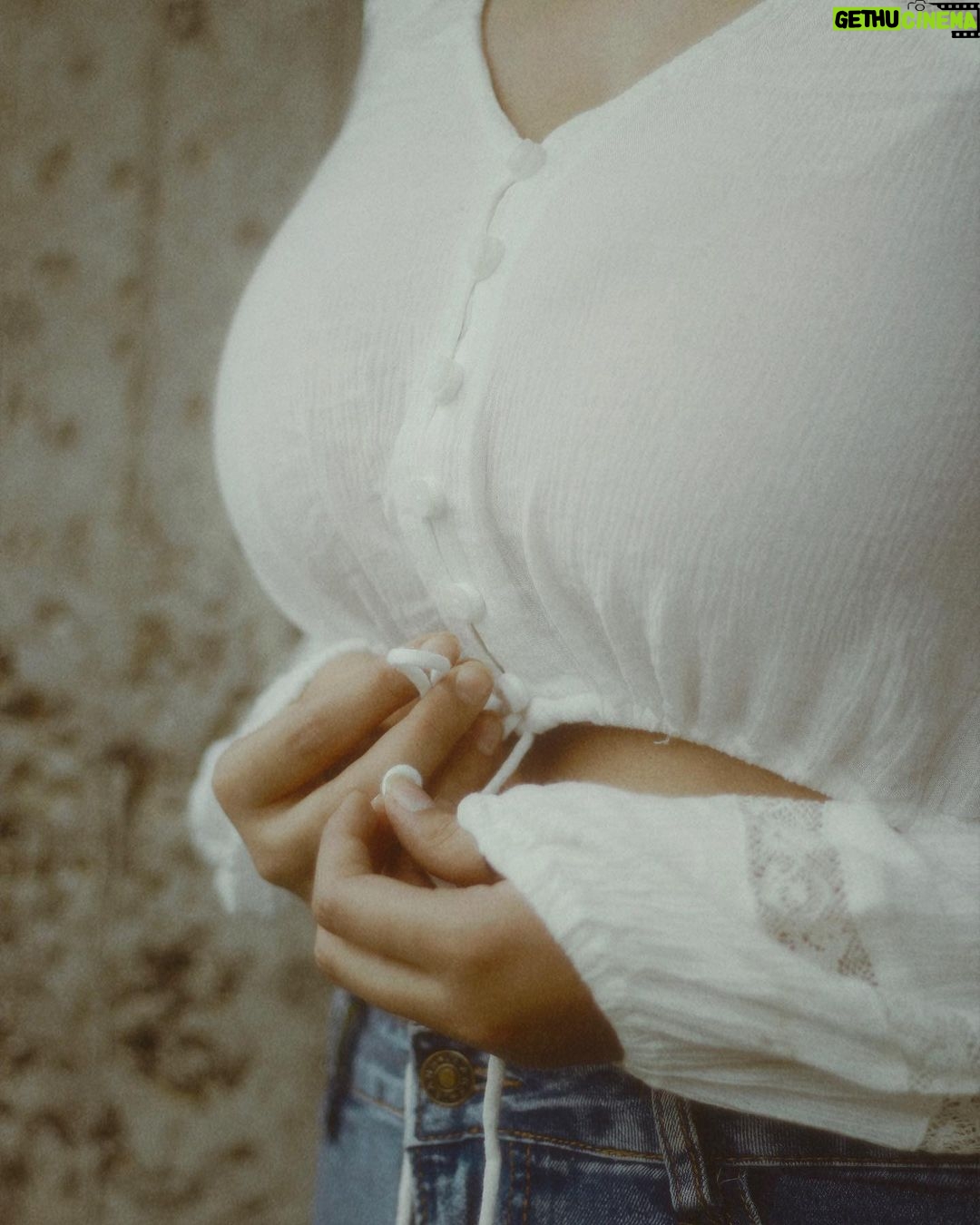 Ayesha Khan Instagram - I did not like to be touched, but it was a strange dislike. I did not like to be touched because I craved it too much. I wanted to be held very tight so I would not break. 📷- @http.m_alpha