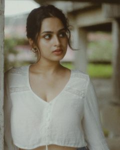 Ayesha Khan Instagram - I did not like to be touched, but it was a strange dislike. I did not like to be touched because I craved it too much. I wanted to be held very tight so I would not break. 📷- @http.m_alpha