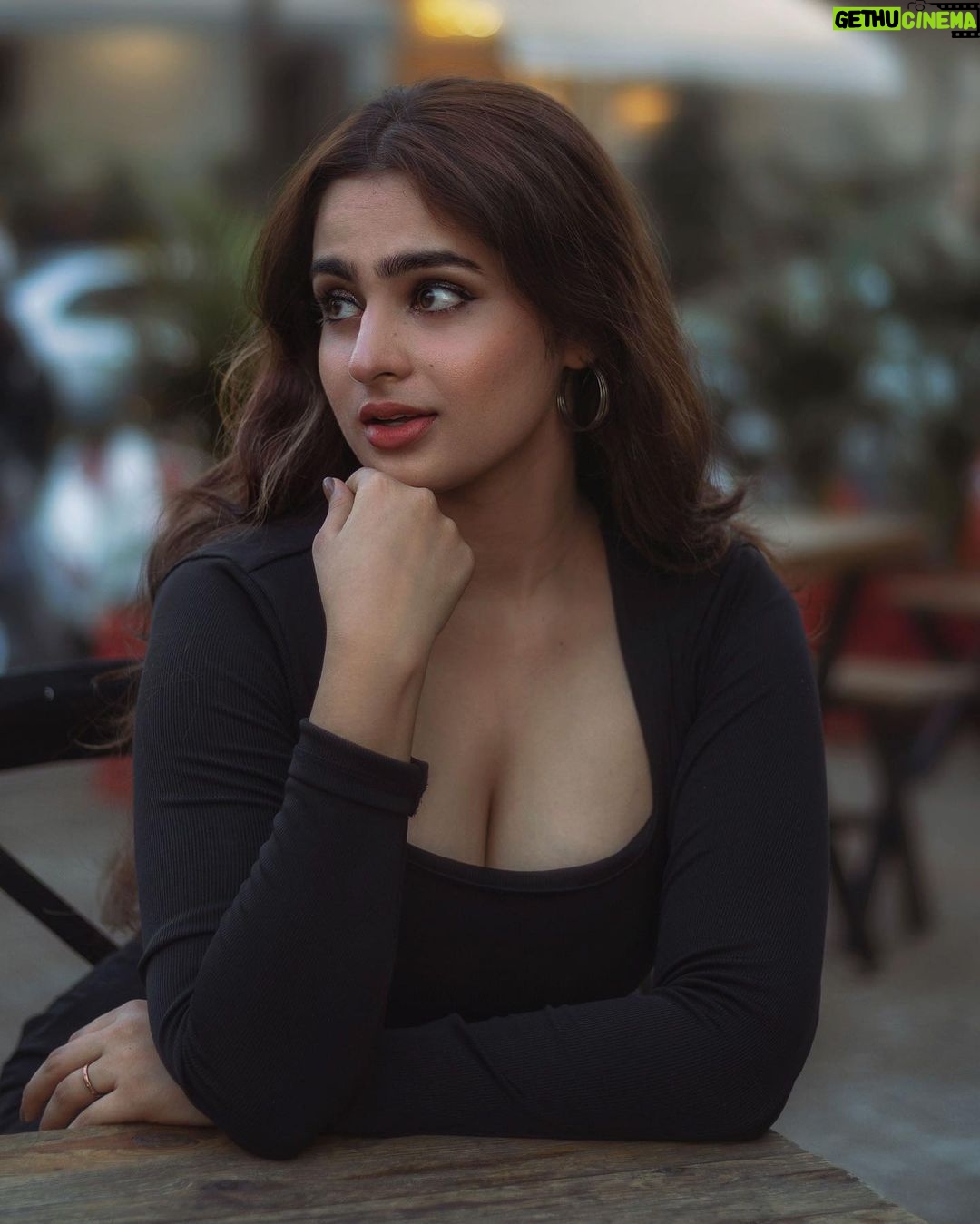 Ayesha Khan Instagram - How fragile we are, that the things keeping us alive Can kill us too- Water, heat, . . a conscience, . . Love. 📷- @theoutcastsoul