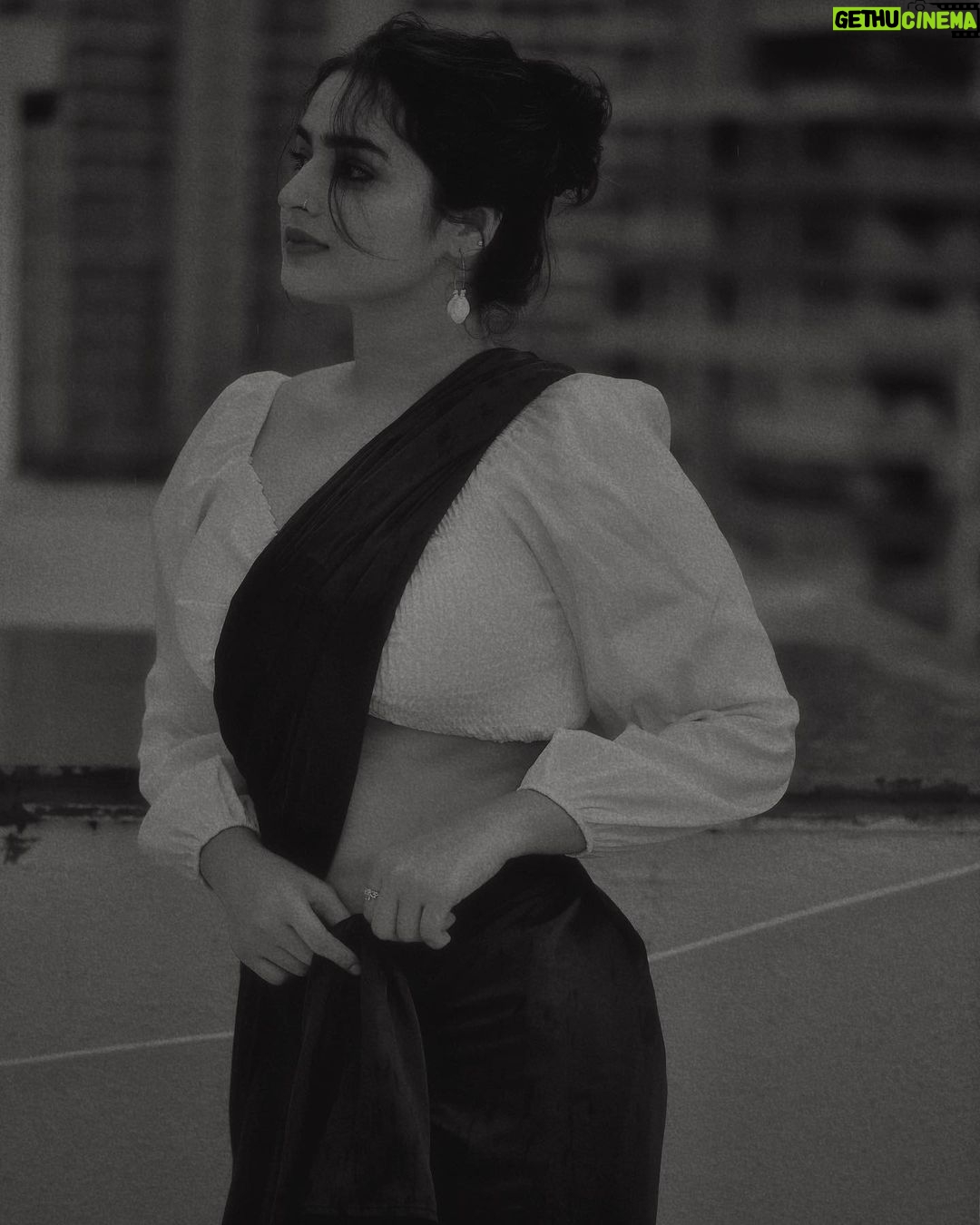 Ayesha Khan Instagram - रिम झीम गिरे सावन… . . 📷- @ruhaankhanportraits