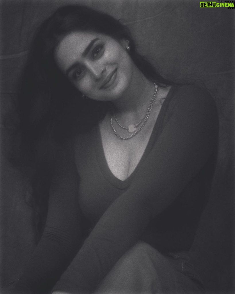 Ayesha Khan Instagram - They call her ART . . 📷- @ruhaankhanportraits