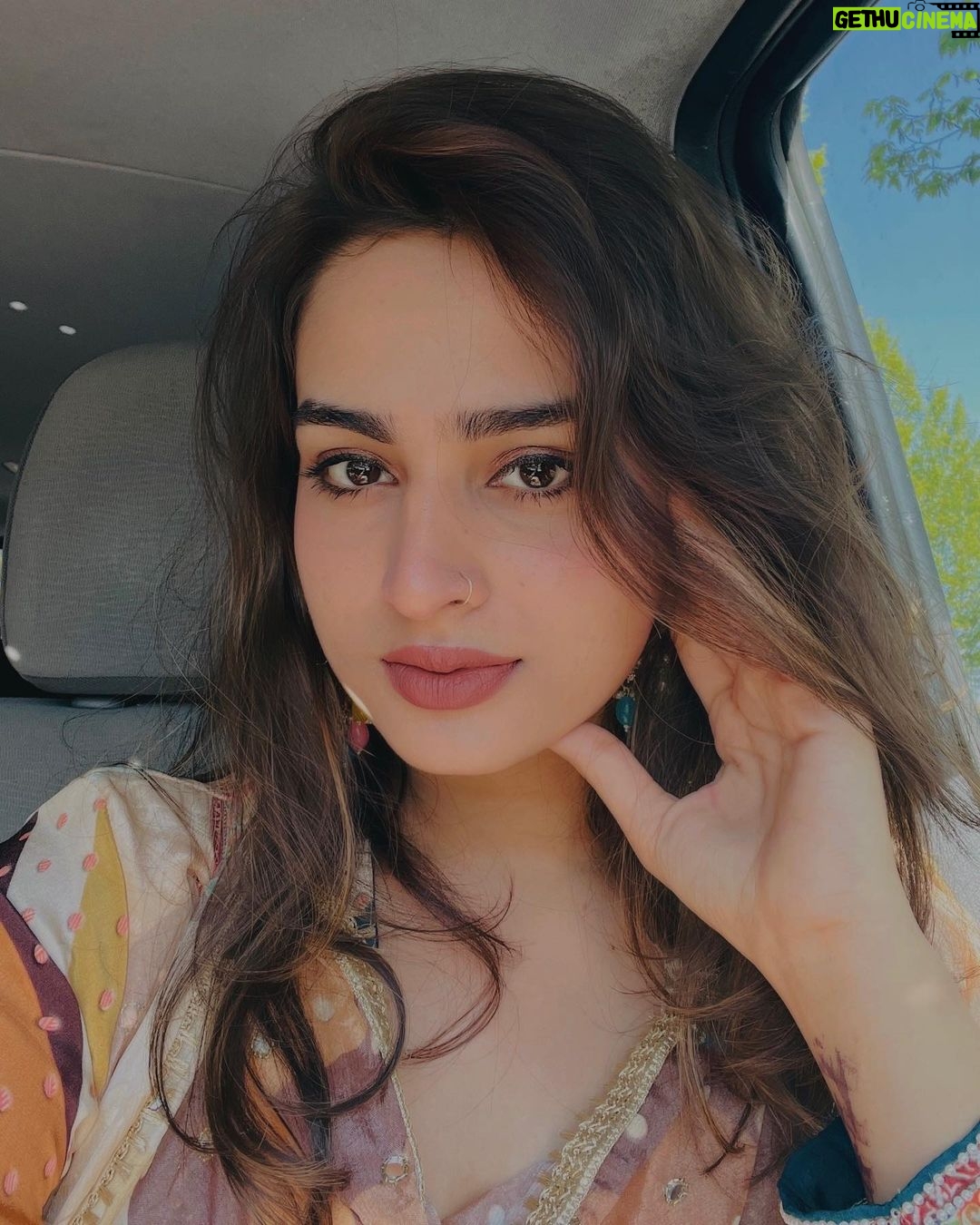 Ayesha Khan Instagram - तू टूटते तारों पे माँगे मुझे, तुझे मय्यसर हो एसी रात कोई…