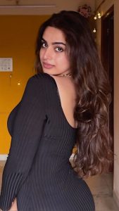 Ayesha Khan Instagram - Zulfan de jaal mere 👀 . . #reelsinstagram #foryou #slowmo #explorepage #lofi