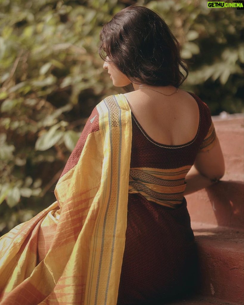 Ayesha Khan Instagram - किसी की दुनिया चाहत में बरबाद है… 📷- @varunrajkalas_dop