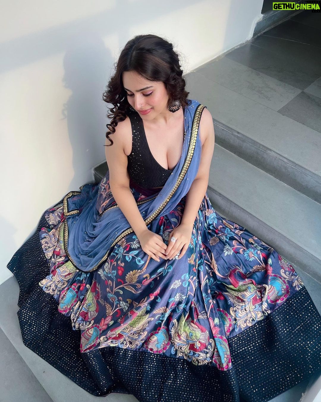 Ayesha Khan Instagram - तुम तोड़ो ना दिल मेरा🤍 . . Outfit- @archithanarayanamofficial Jewellery- @kushalsfashionjewellery Hairstylist- @vizag_celebroties_bridal_makup Makeup- yours truly Clicked and styled by - @sravyalavidi Assisted by- @jyo__glow Hyderabad