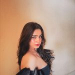 Ayesha Khan Instagram - Hopeless romantic ❤️‍🩹