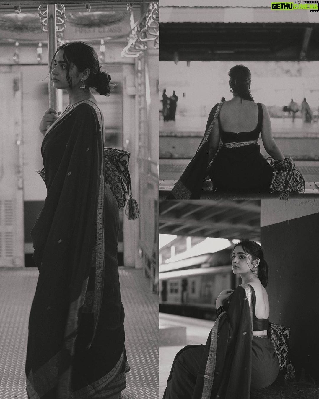 Ayesha Khan Instagram - कहीं दूर जब दिन ढल जाए… 📷- @cs.photography17