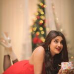 Ayesha Zeenath Instagram - Jingle bells jingle bells jingle all the way 🎅🏻 : : Team 💞 Makeup: @makeup_by_kez Hair: @banuhairstylist Photography: @dhanush__photography Outfit: @anora_artstudio Jewellery: @fineshinejewels Location: @kezmakeupstudioandacademy