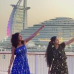 Ayesha Zeenath Instagram - Trending........✌🏻 . . . #reels #dubai🇦🇪 #vacay #fun #travel #sister #sibling #love #terevaaste #fyp